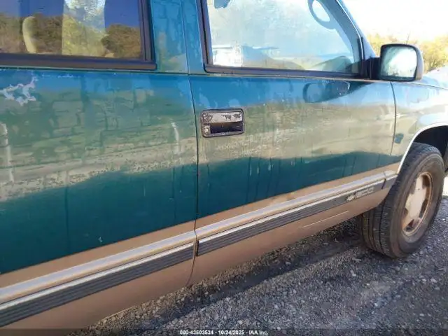 Photo of 1996 Chevrolet Suburban 1500