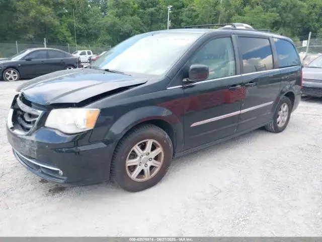 Photo of 2013 Chrysler Town & Country