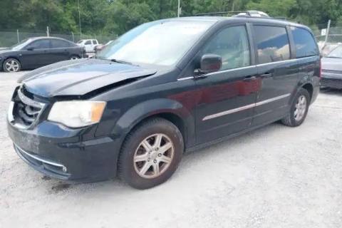 Photo of 2013 Chrysler Town & Country