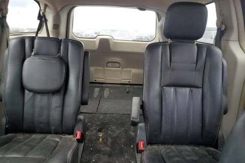 Photo of 2013 Chrysler Town & Country