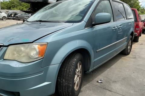 Photo of 2010 Chrysler Town & Country