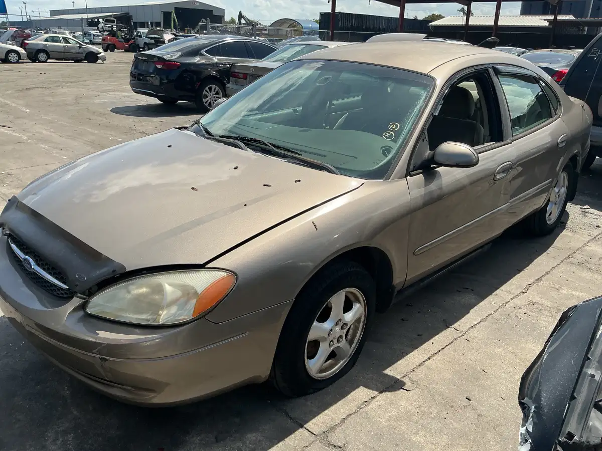 Photo of 2002 Ford Taurus