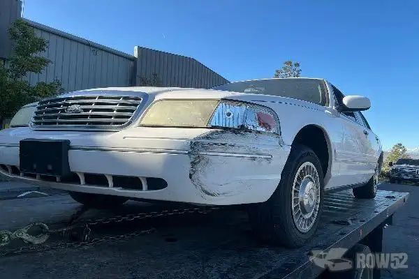 Photo of 2000 Ford Crown Victoria
