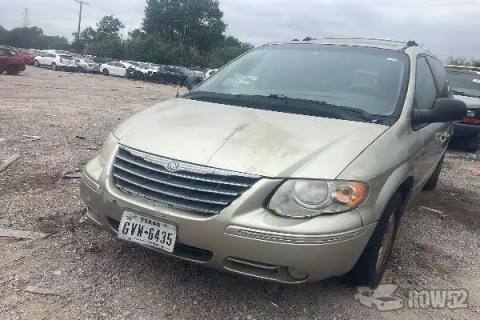 Photo of 2005 Chrysler Town & Country