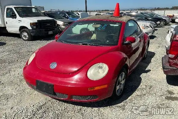 Photo of 2006 Volkswagen New Beetle