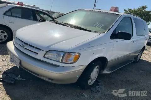 Photo of 1998 Toyota Sienna