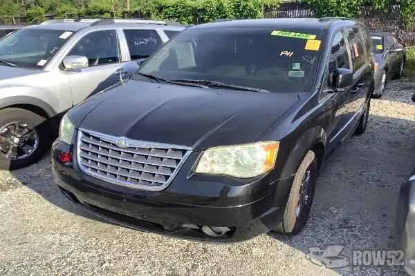 Photo of 2010 Chrysler Town & Country