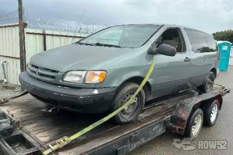 Photo of 2000 Toyota Sienna