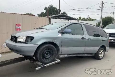 Photo of 2000 Toyota Sienna