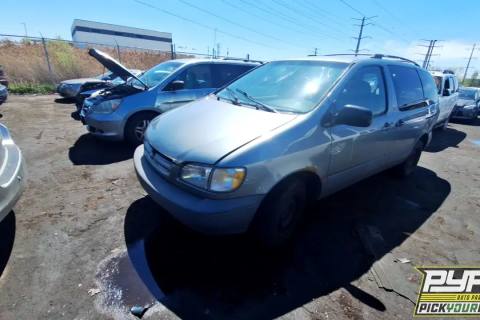 Photo of 2000 Toyota Sienna