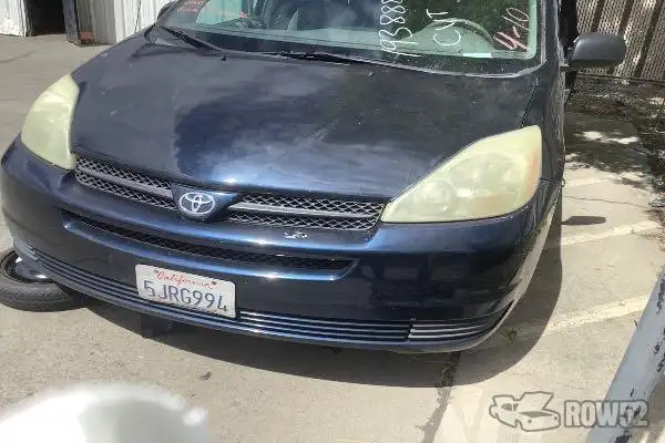 Photo of 2004 Toyota Sienna