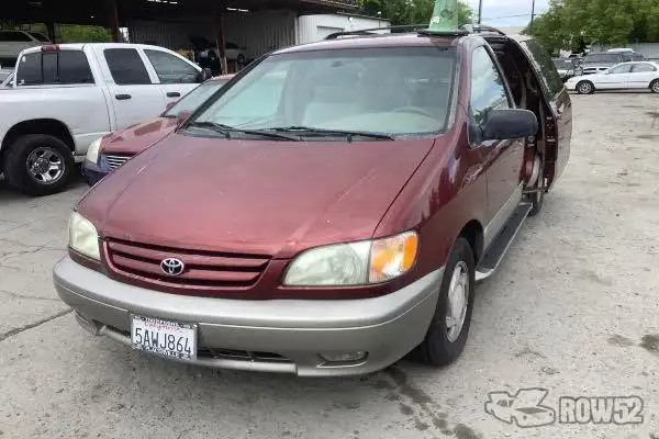 Photo of 2003 Toyota Sienna