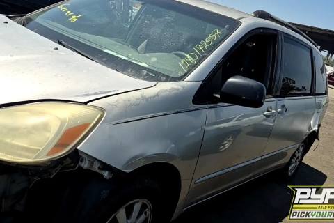 Photo of 2004 Toyota Sienna