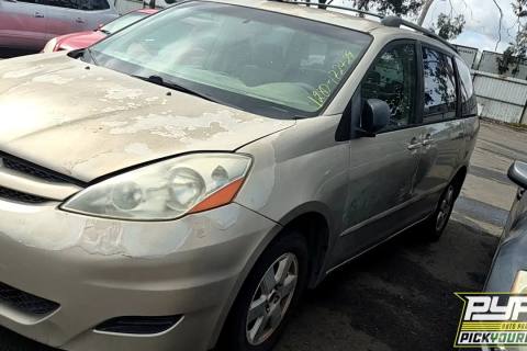 Photo of 2006 Toyota Sienna