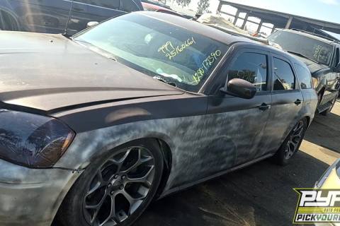 Photo of 2005 Dodge Magnum