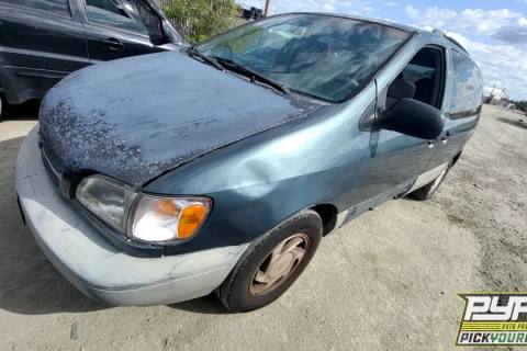 Photo of 2000 Toyota Sienna