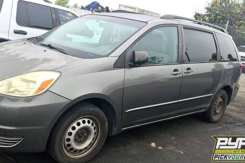 Photo of 2004 Toyota Sienna