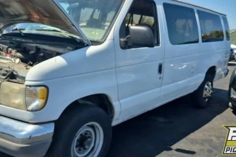 Photo of 1996 Ford E-350 Econoline Club Wagon