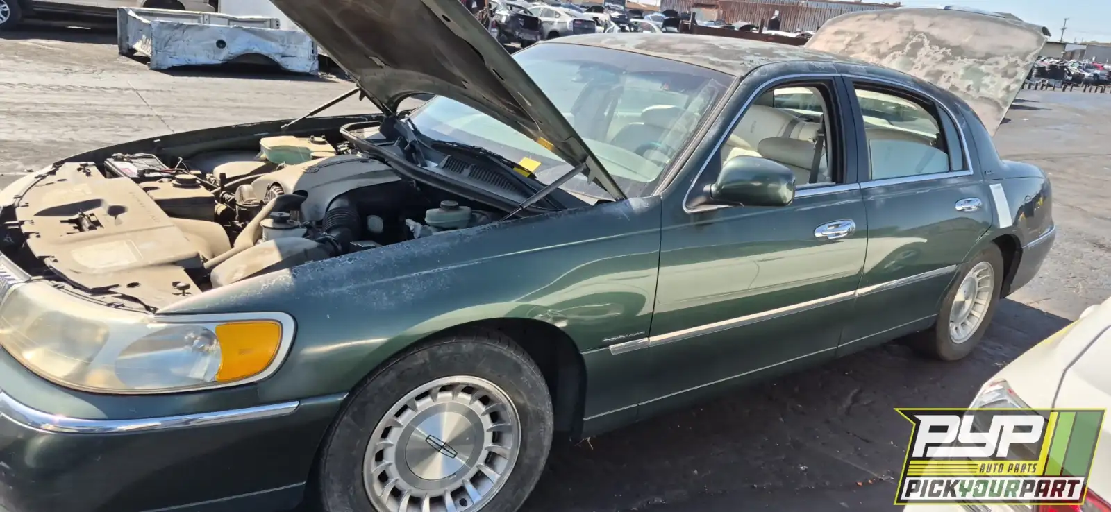 Photo of 1999 Lincoln Town Car