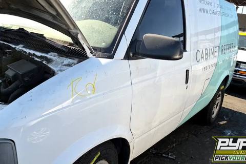 Photo of 2005 Chevrolet Astro