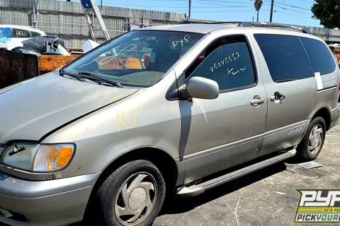 Photo of 2003 Toyota Sienna