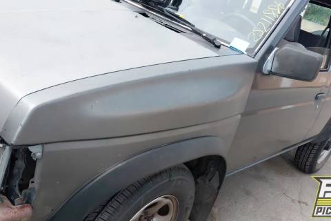 Photo of 1995 Nissan Pathfinder