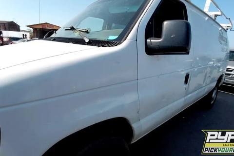Photo of 2005 Ford E-350 Super Duty