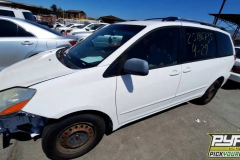 Photo of 2008 Toyota Sienna