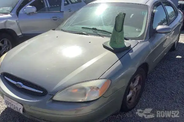 Photo of 2003 Ford Taurus