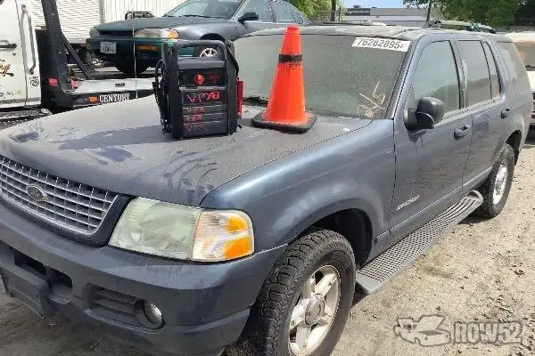 Photo of 2004 Ford Explorer