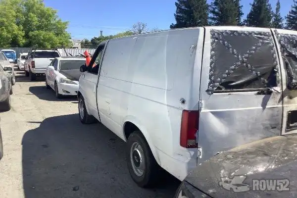 Photo of 1999 GMC Safari