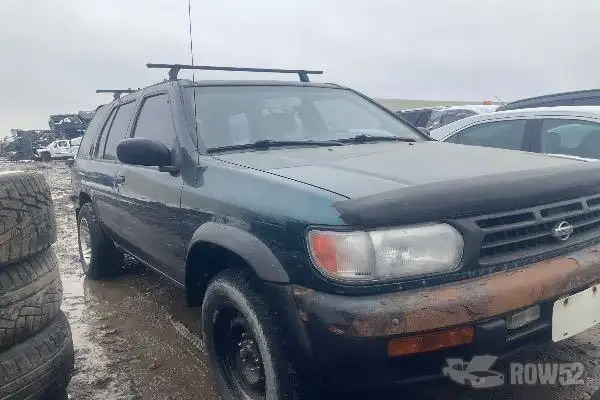 Photo of 1996 Nissan Pathfinder