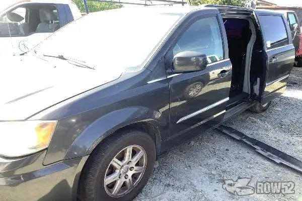 Photo of 2012 Chrysler Town & Country