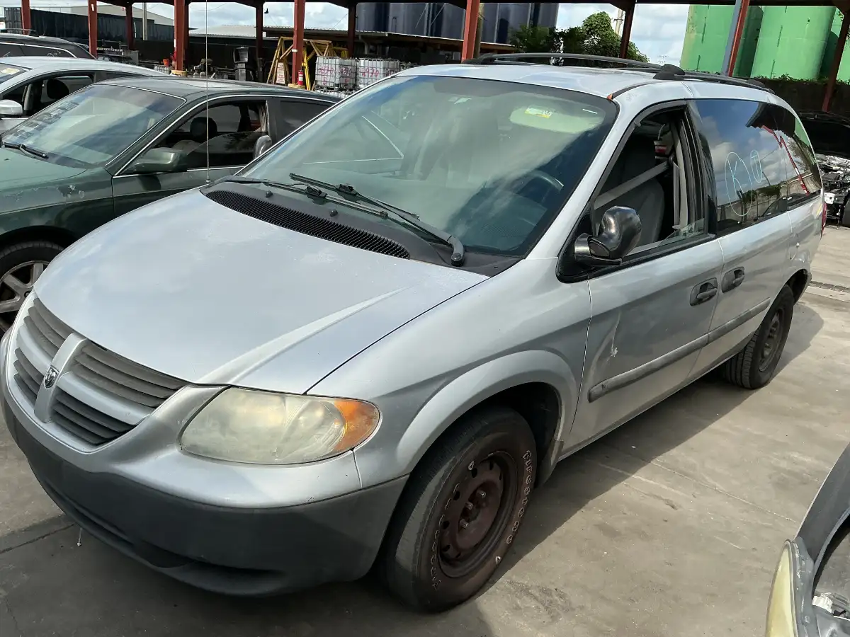Photo of 2005 Dodge Caravan