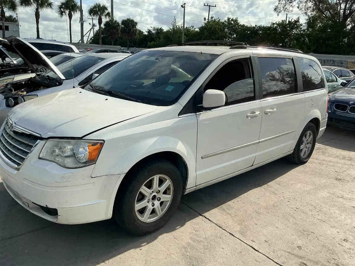 Photo of 2010 Chrysler Town & Country