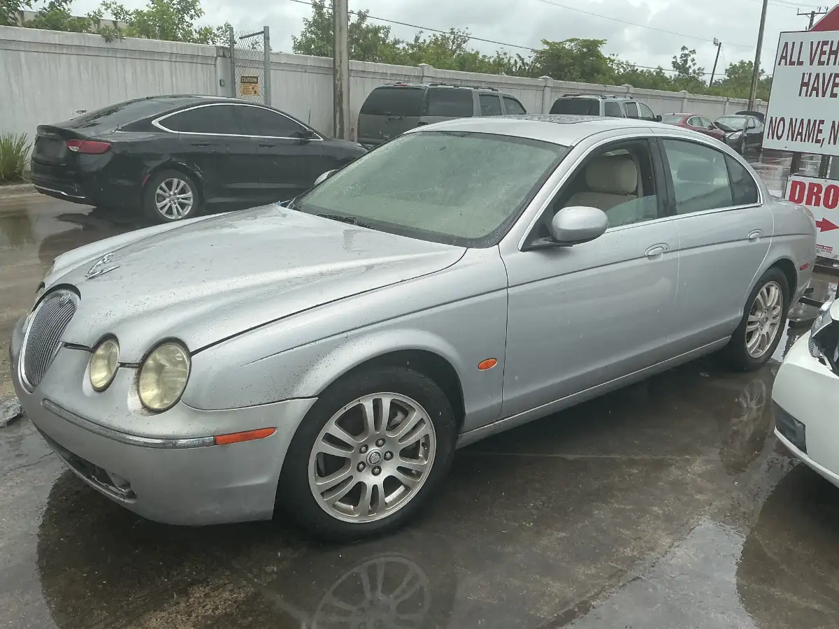 Photo of 2005 Jaguar S-Type