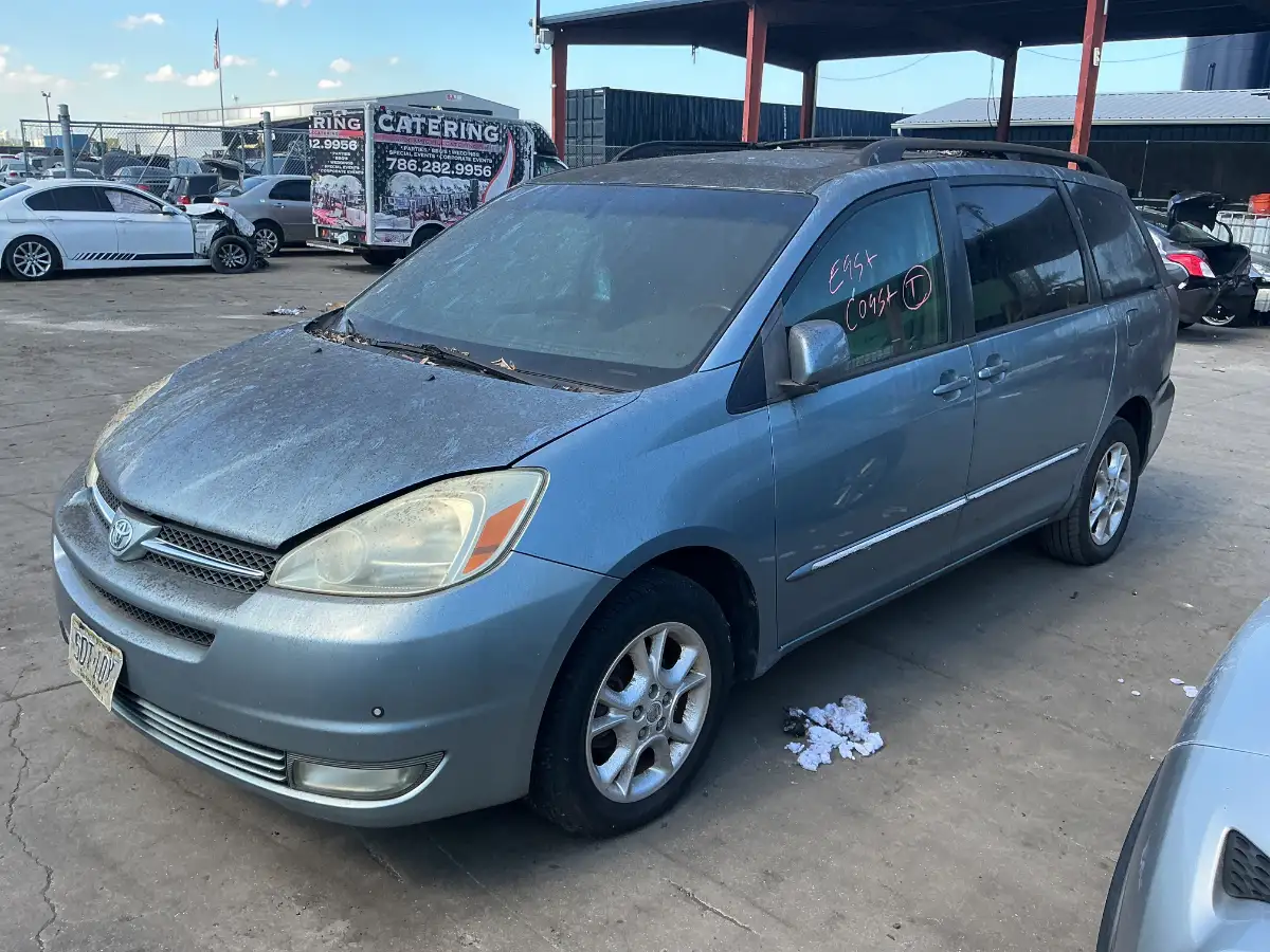 Photo of 2005 Toyota Sienna