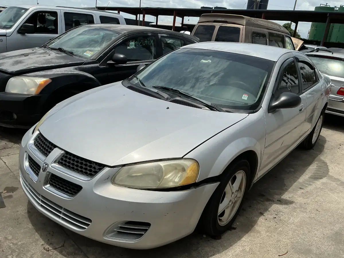 Photo of 2005 Dodge Stratus