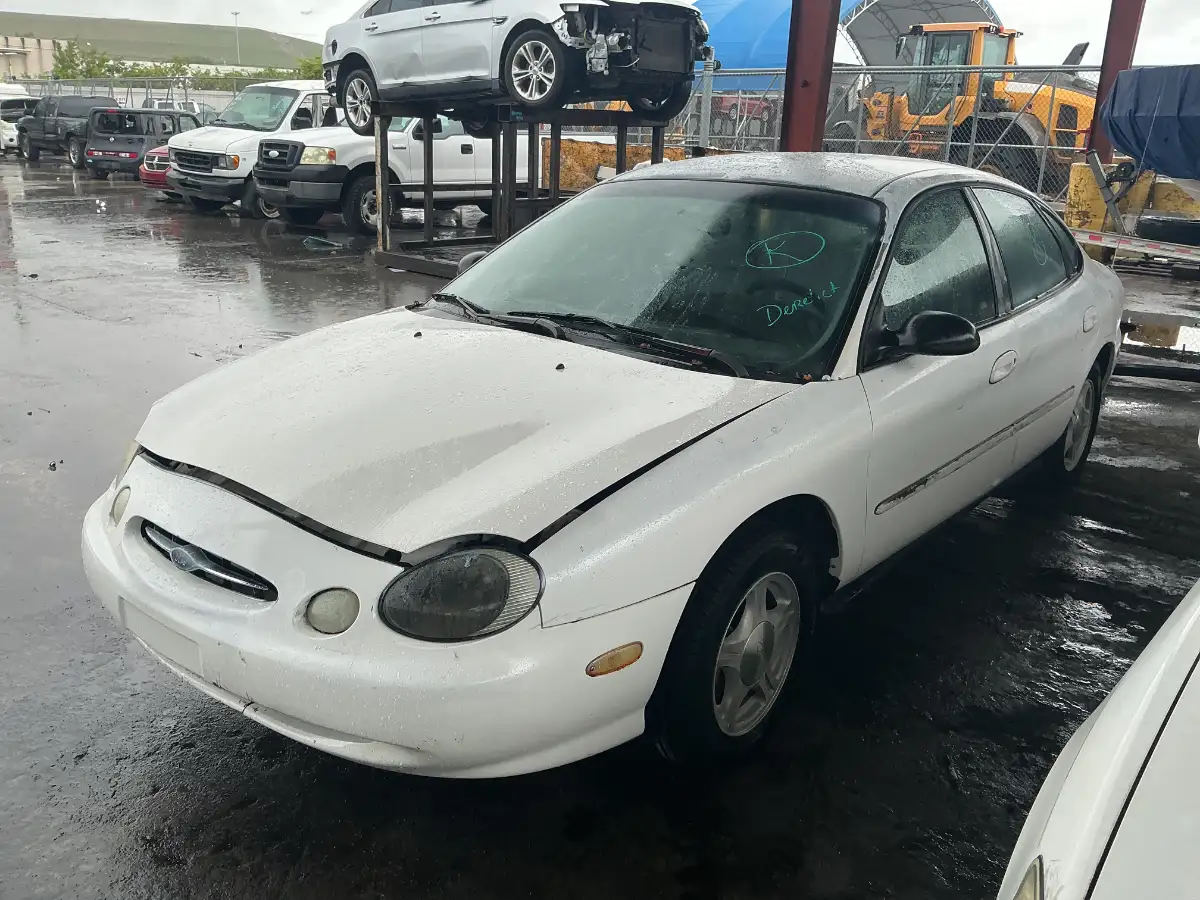 Photo of 1999 Ford Taurus