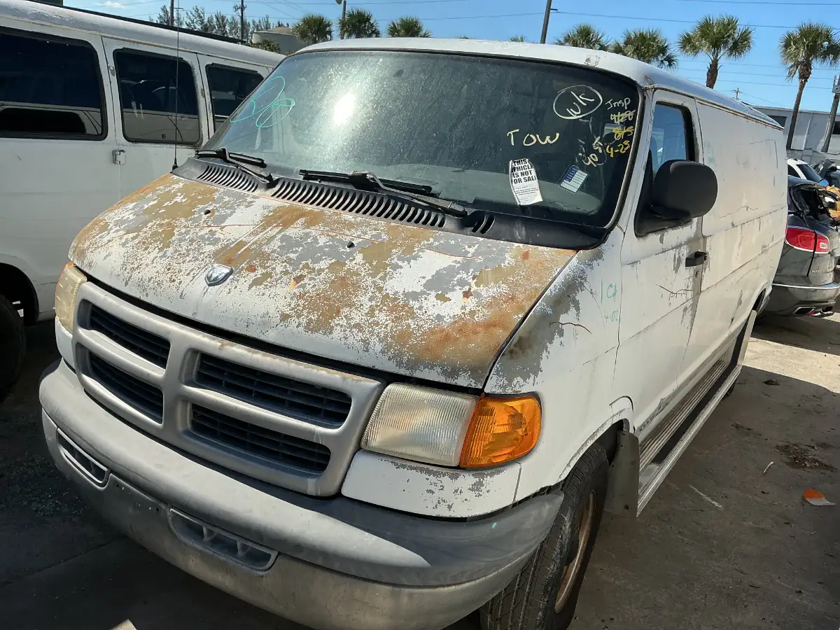 Photo of 2000 Dodge Ram Van