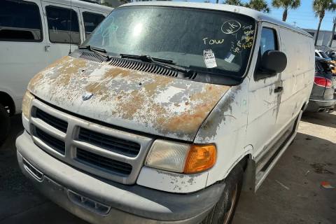 Photo of 2000 Dodge Ram Van