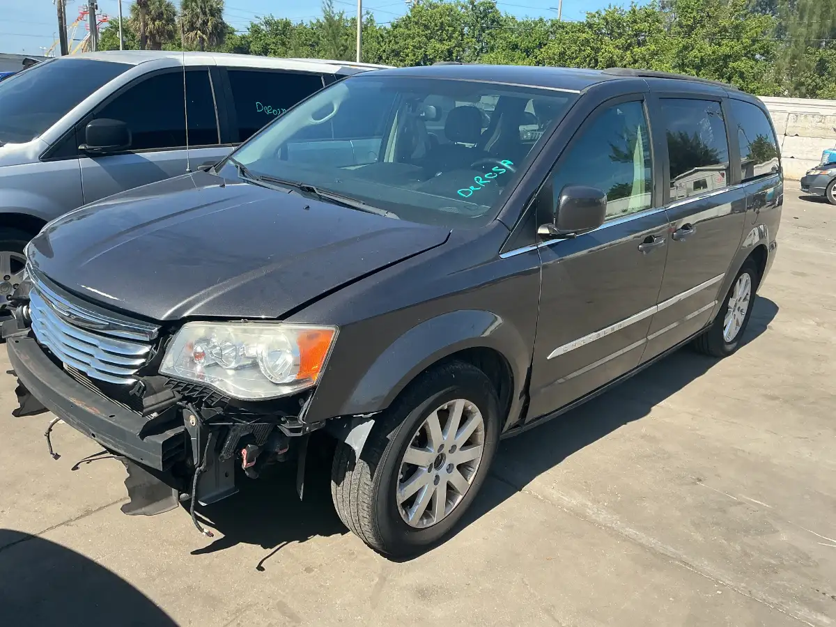 Photo of 2015 Chrysler Town & Country
