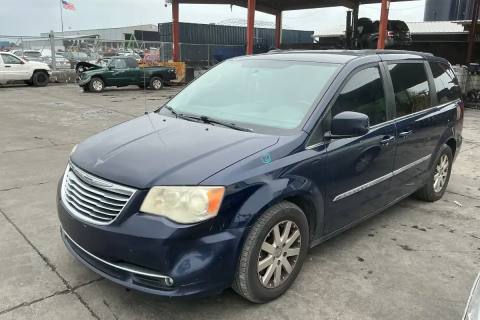 Photo of 2013 Chrysler Town & Country