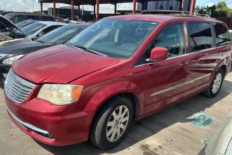 Photo of 2014 Chrysler Town & Country