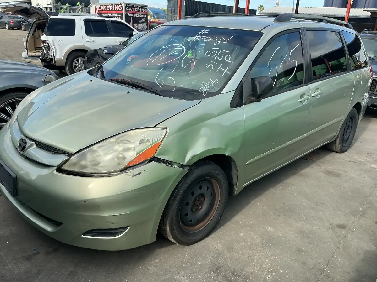 Photo of 2006 Toyota Sienna
