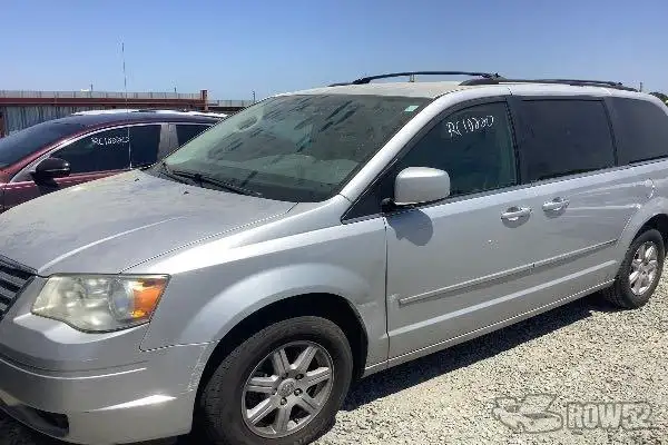 Photo of 2010 Chrysler Town & Country