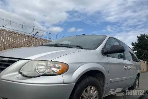 Photo of 2005 Chrysler Town & Country