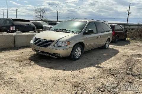 Photo of 2005 Chrysler Town & Country