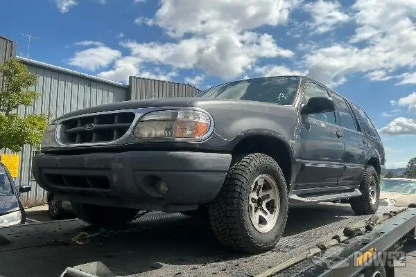 Photo of 2000 Ford Explorer
