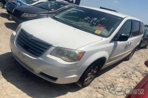 Photo of 2010 Chrysler Town & Country
